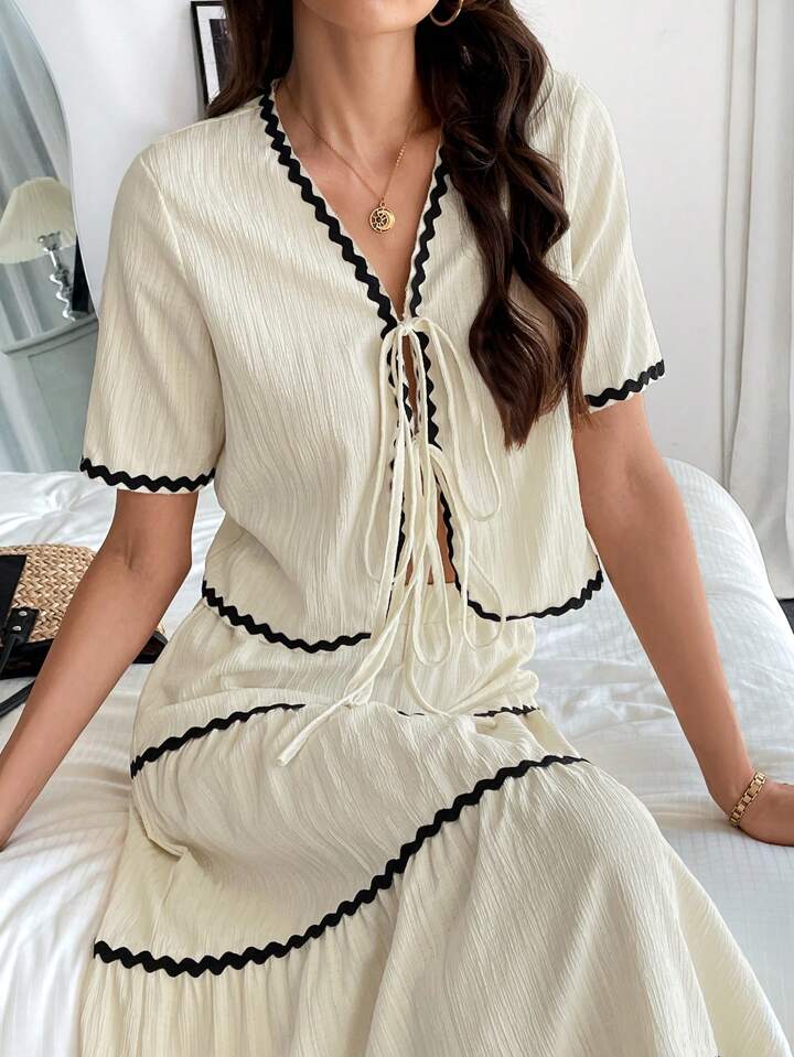 Contrast Scallop Detail Top & Skirt Set