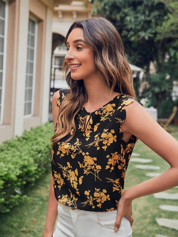 SHEIN Floral Keyhole Neck Scallop Trim Top